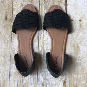 Qupid Black Flat Sandal